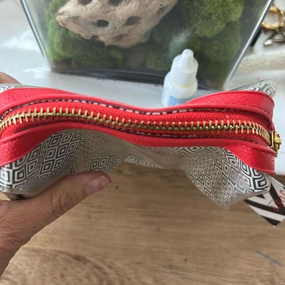 NWT Jose Natori red and black small pouch make up case - Picture 2 of 4